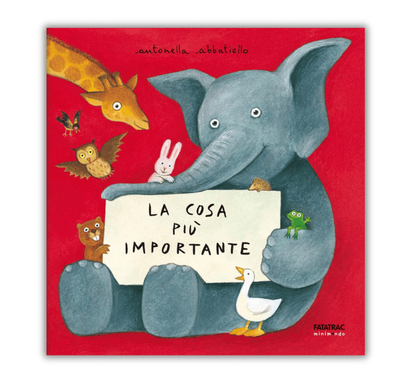 Libro La cosa più importante di Antonella Abbatiello. Un elefante blu tiene un cartello con il titolo del libro, circondato da diversi animali su sfondo rosso.